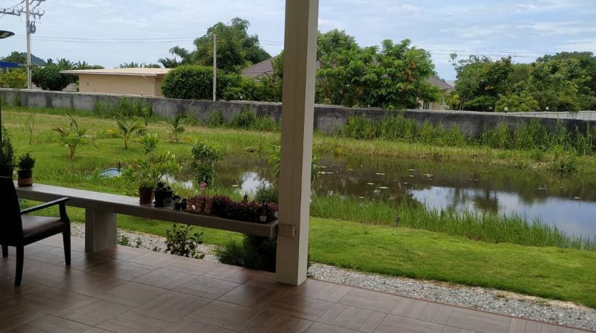 Spacious House for Sale in Hua Hin’s Hin Lek Fai Area on a Large Land Plot