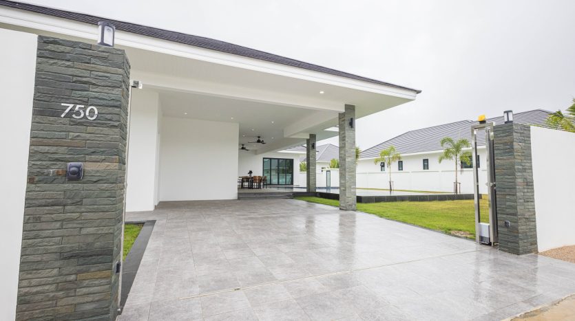 Highland Villas 3 Hua Hin Luxury Pool Villa For Sale Near Black Mountain Golf