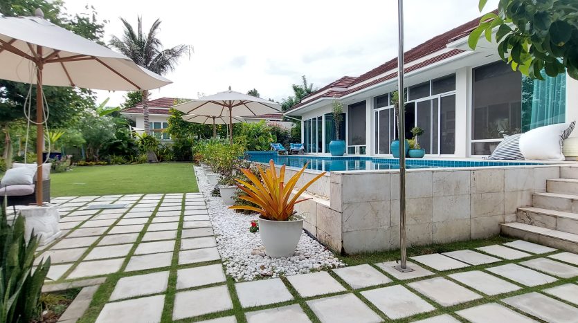 Luxury 3-Bedroom Villa with Pool & Spacious Terrace for Sale in Red Mountain