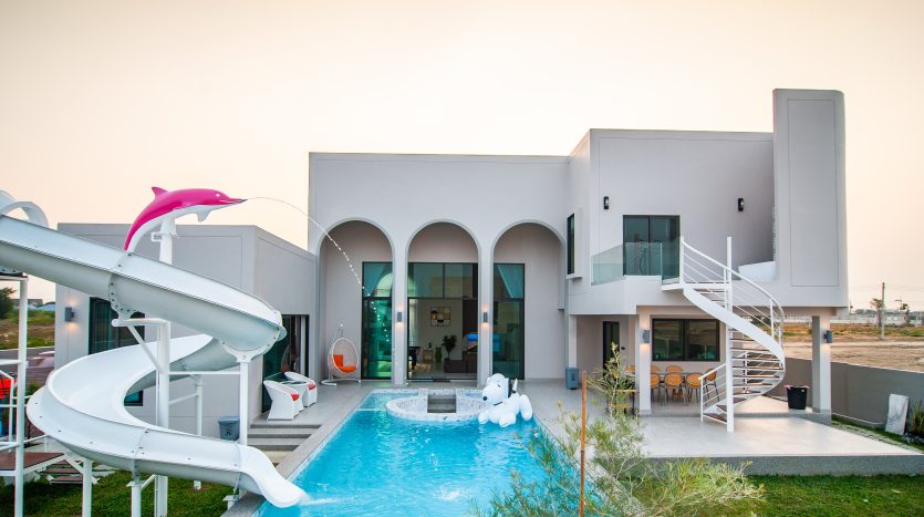 Lavish Resdential Property for Sale In Reeva Pool Villa Cha-am