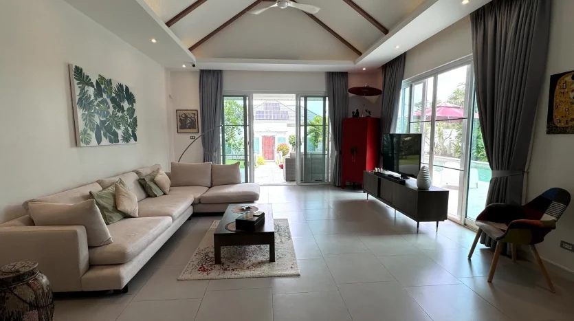 Award-Winning Baan Phu Thara Villa with Lush Garden for Sale in Hua Hin