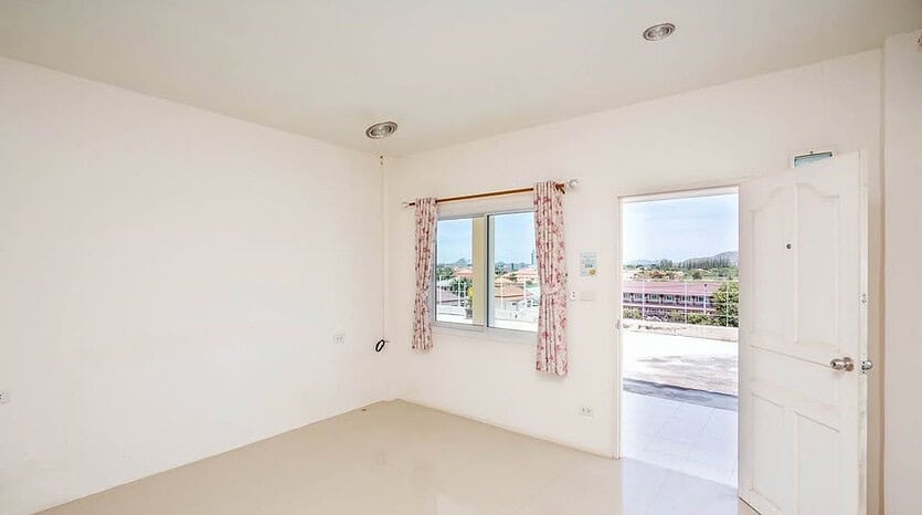 24-Room Apartment for Sale in Hua Hin Soi 94 – Prime Location Near Beach