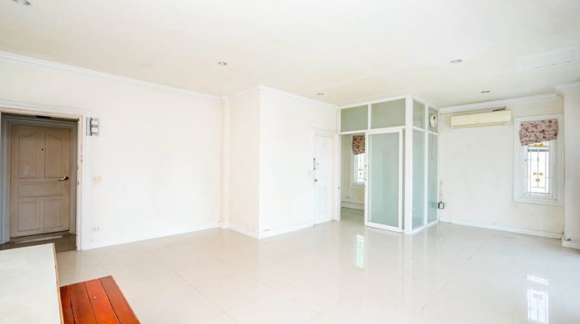 24-Room Apartment for Sale in Hua Hin Soi 94 – Prime Location Near Beach