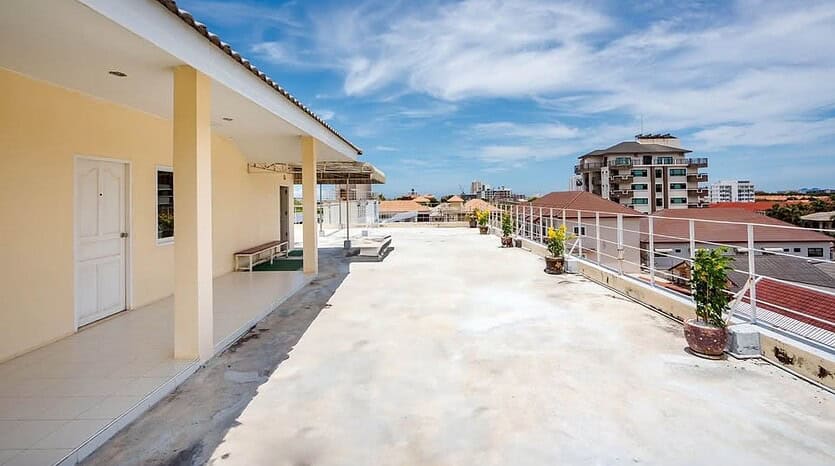 24-Room Apartment for Sale in Hua Hin Soi 94 – Prime Location Near Beach